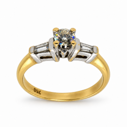 Pre Owned 18ct Diamond Solitaire ZC245
